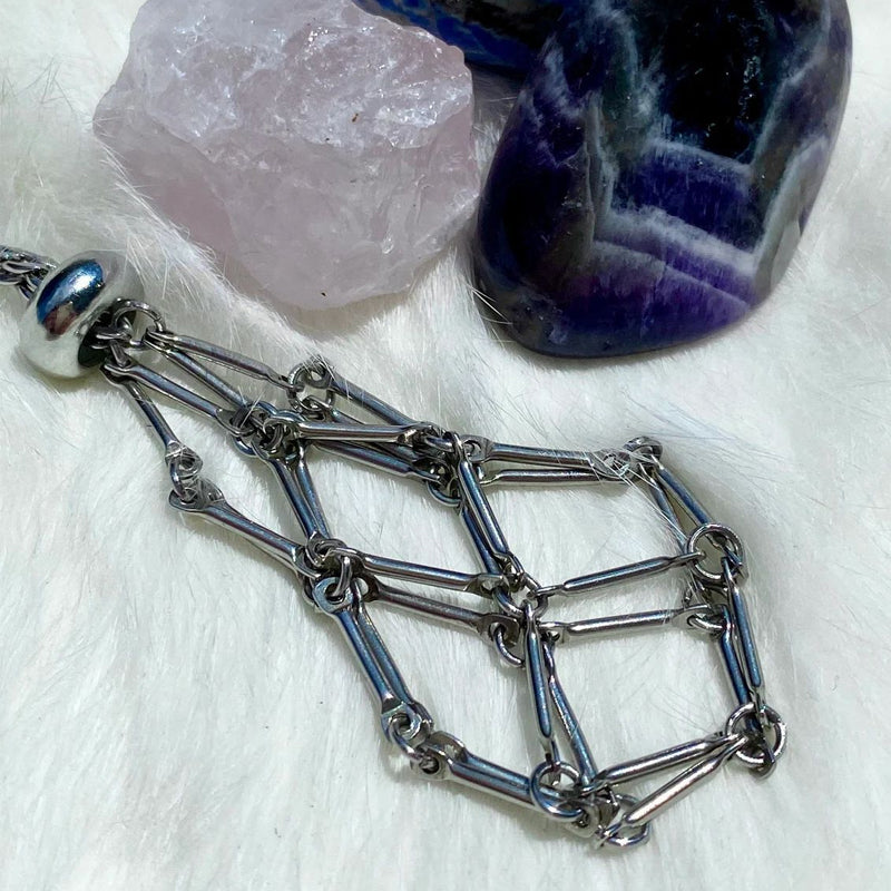 Halsband med kristallstenshållare